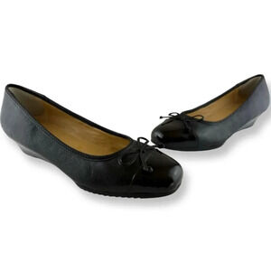 Trotters Lilly Cap Toe Pumps Black Leather Wedge Heels Size 10.5 M Bow Detail